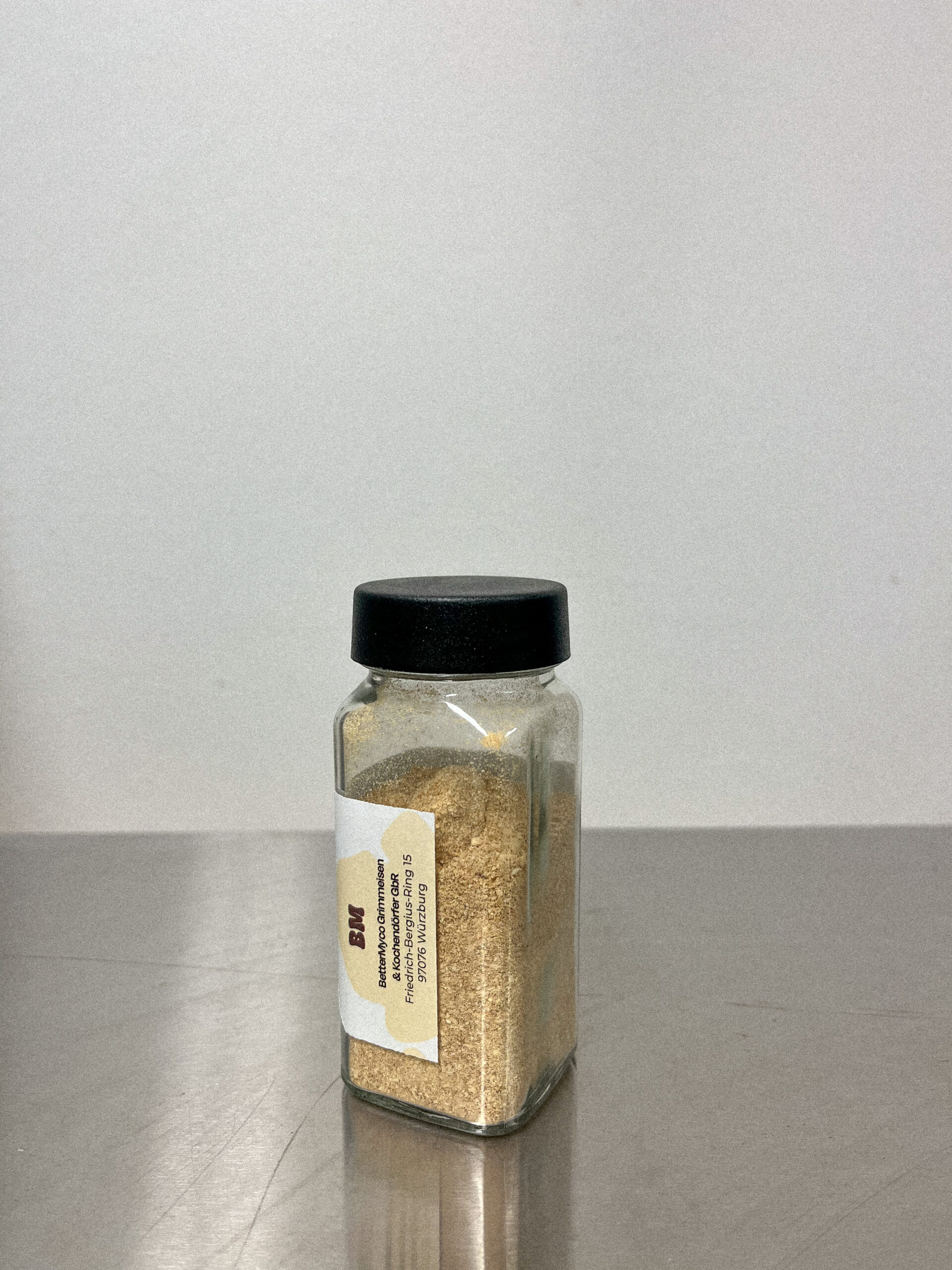 Gesundes Pulver aus Lions Mane, Igelstachelbart als Nahrungsergänzungsmittel von der Pilzfarm BetterMyco aus Würzburg